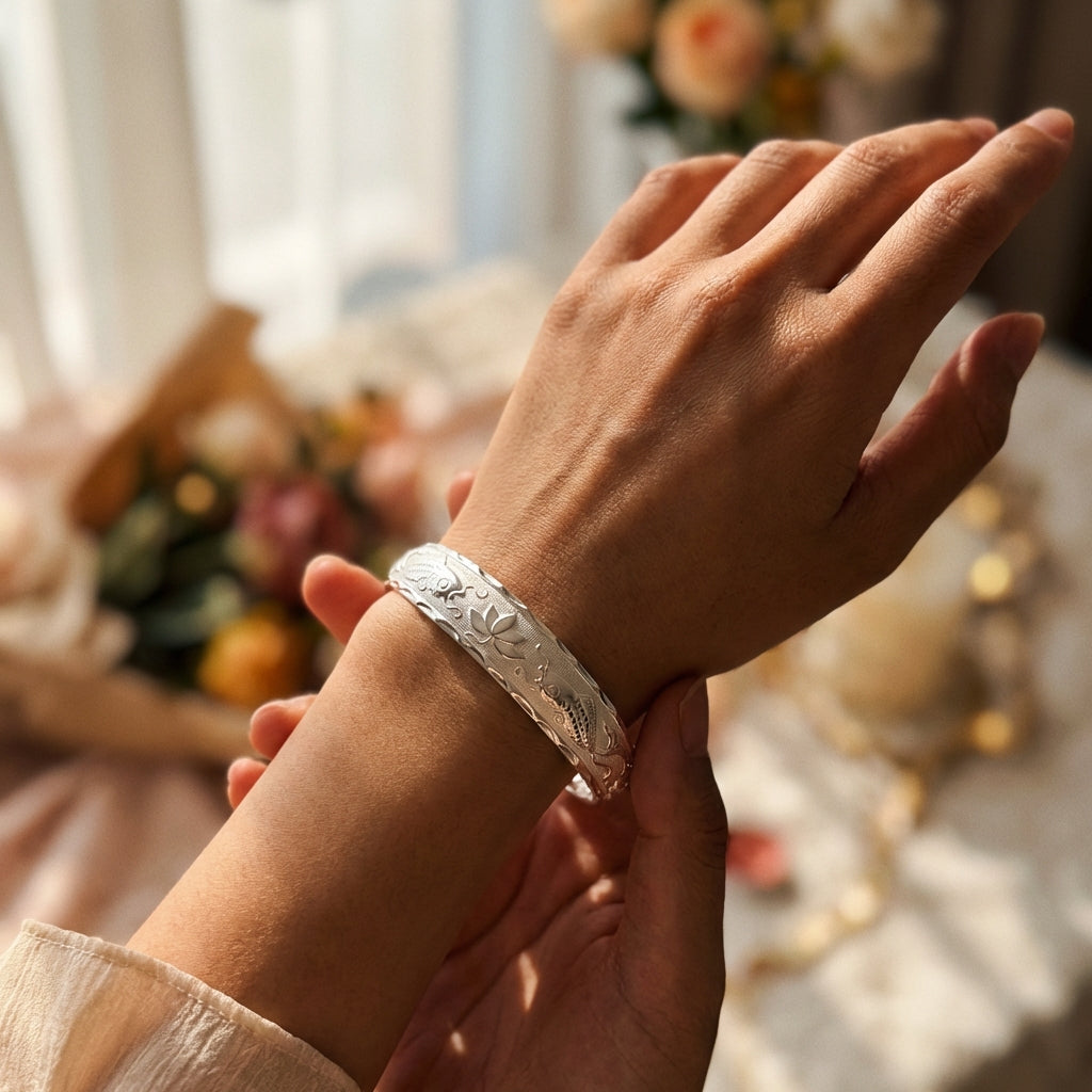 Luxury 925 Sterling Silver Pisces Play Lotus Bracelet - Lifestyle 1