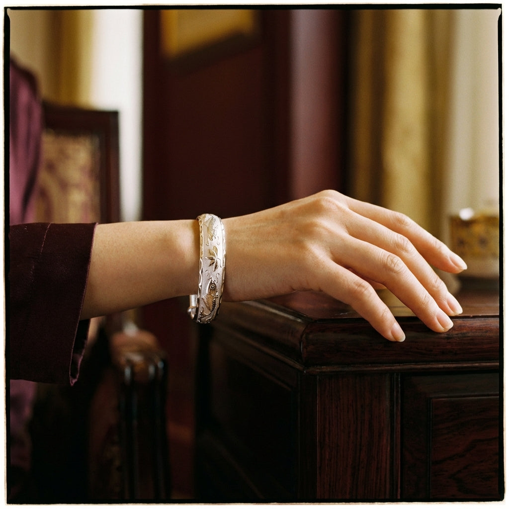 Luxury 925 Sterling Silver Pisces Play Lotus Bracelet - Lifestyle 3