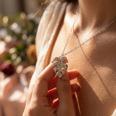 CAOSHI Fashion Style Leaves Shape Pendant Necklace - Lifestyle 1