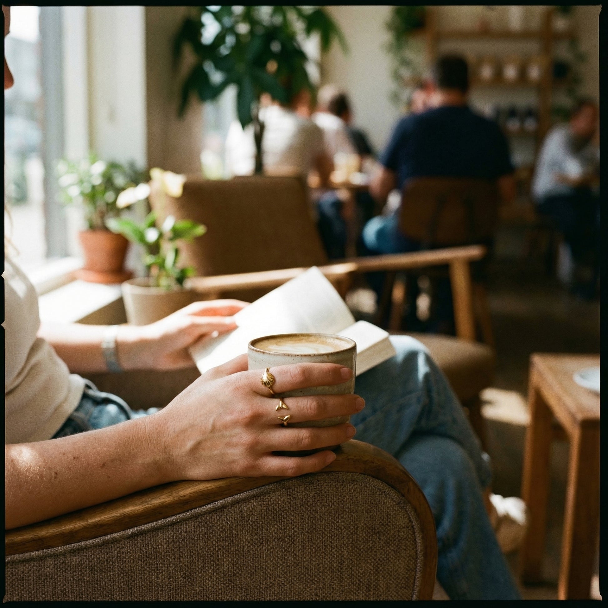 Waves Island Ring - Lifestyle 2