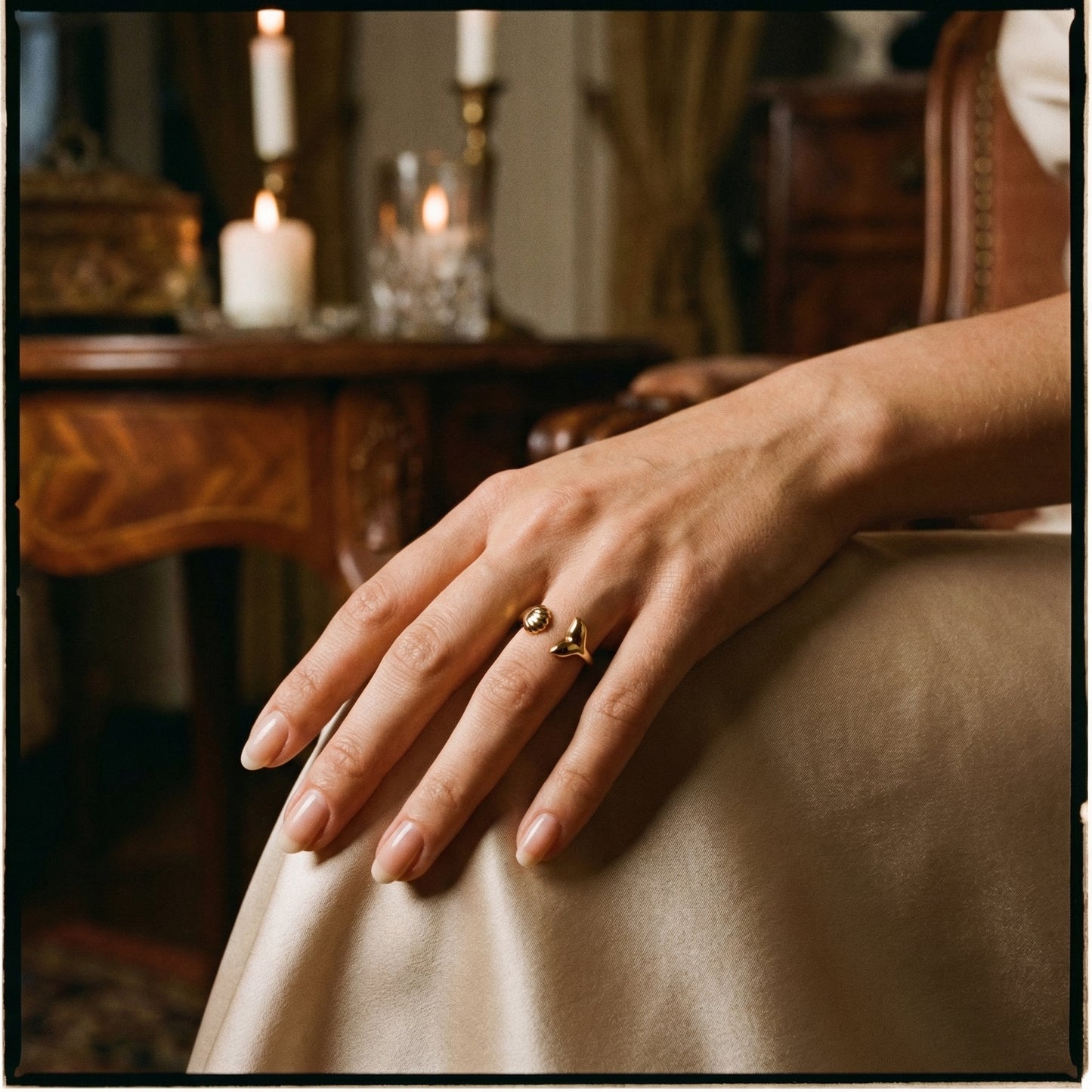 Waves Island Ring - Lifestyle 3