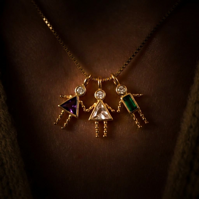 Mama necklace lifestyle